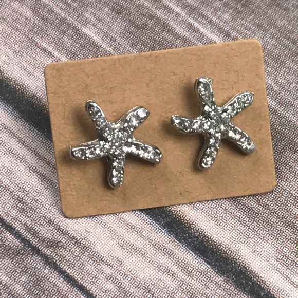 🌼 New! Silver Finish Starfish Diamond Earrings - Picture 2 of 5
